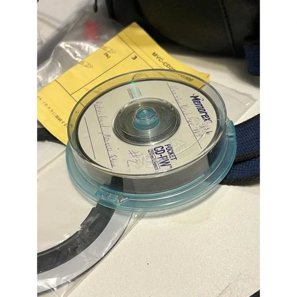 Sony Mavica MVC-CD300 Digital Camera‎ CD 2.1MP 3x Optical Zoom w/Accessories